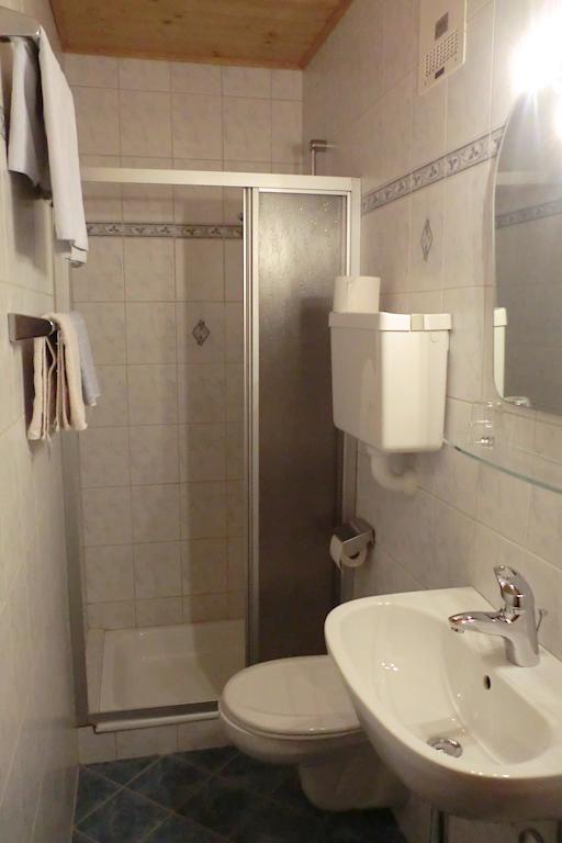 Weisses Roessl Werfen Hotel Room photo
